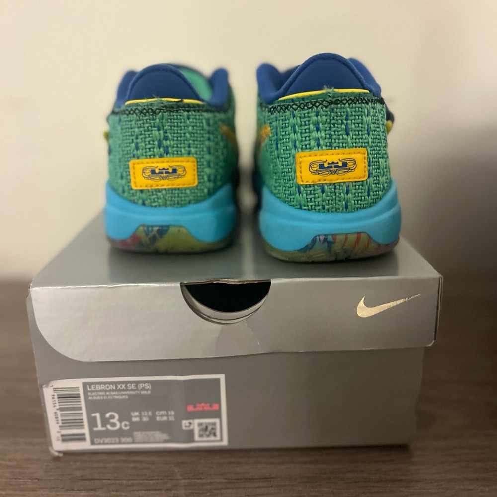 Basket ball shoes